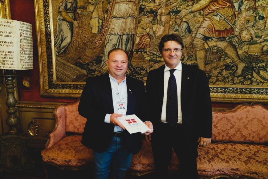 Il presidente del Consiglio Davide Nicco con Hernán Trossero a guida della Fapa