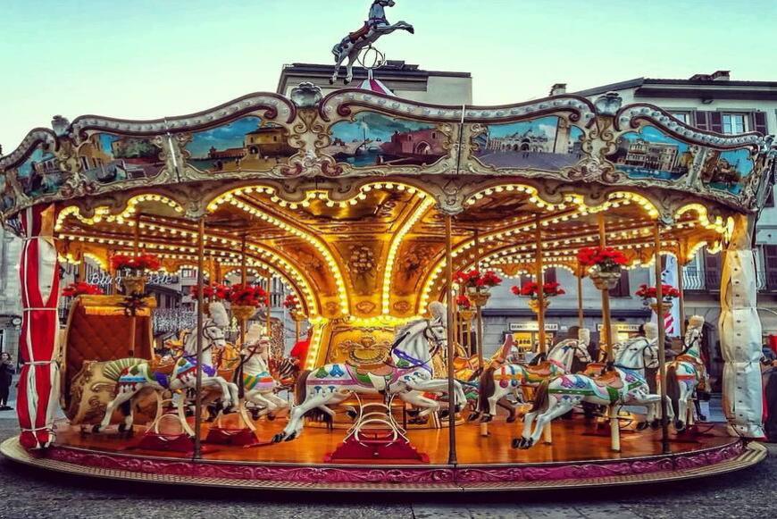 Giostra con cavalli al Luna Park