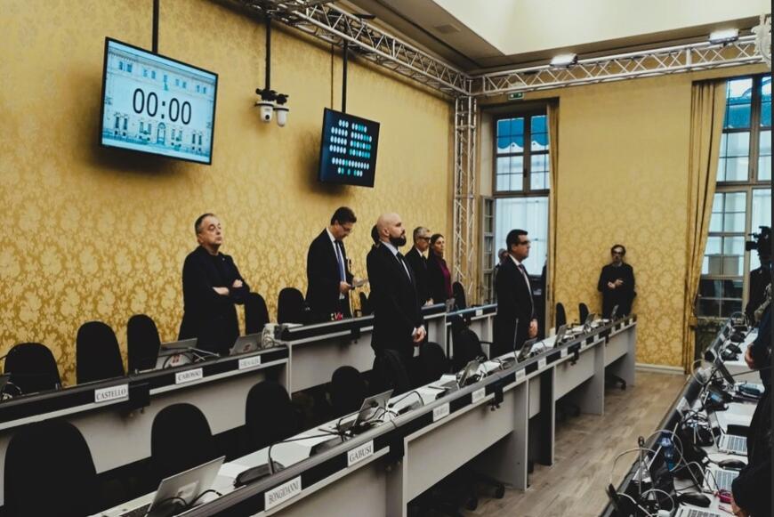 Il presidente Davide Nicco legge i nominativi delle vittime nel 2025