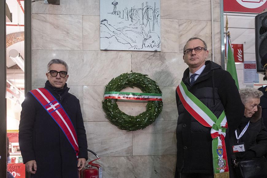 La corona al binario 17 della stazione di Porta Nuova a Torino