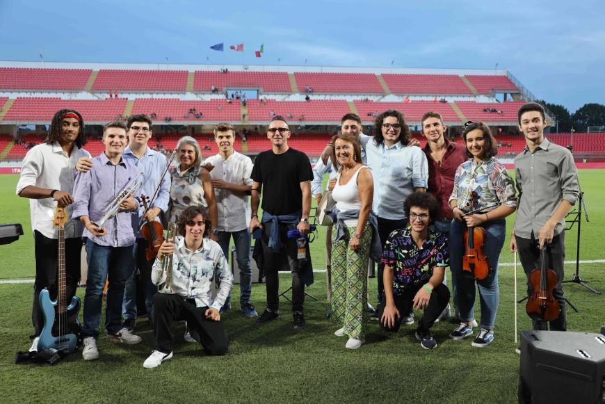 I vincitori de Le note del Cuore in campo con la Nazionale Cantanti