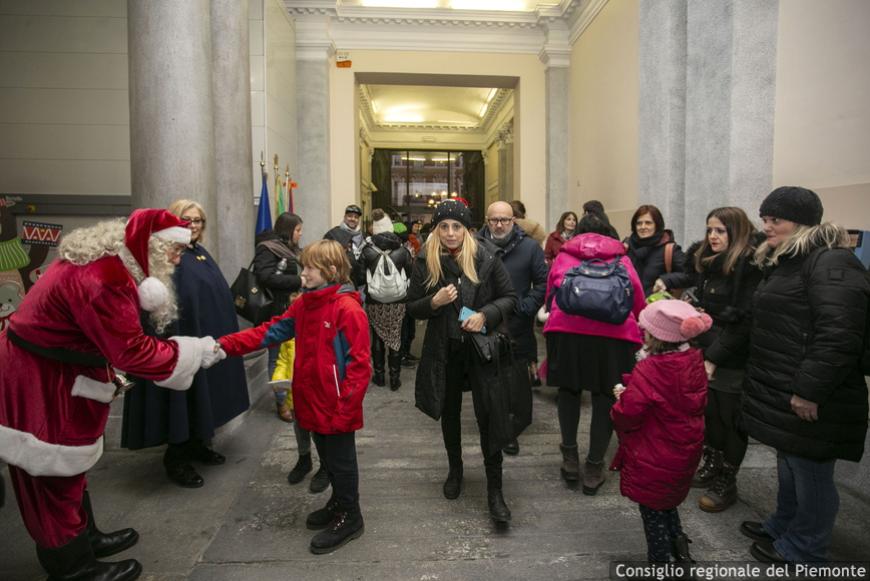 L'ingresso alla festa del Consiglio regionale, dedicata al Natale