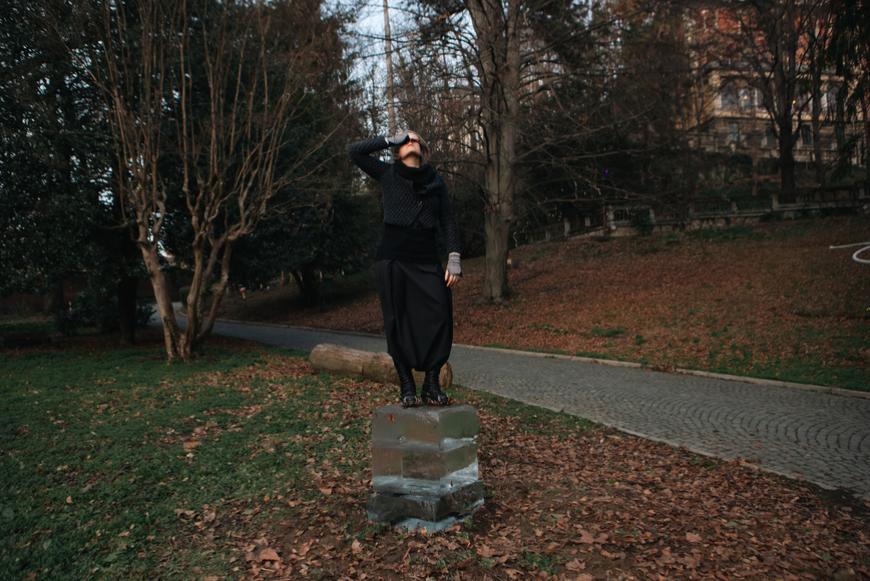 La performance One week plinth di Irene Pittatore , 2024
