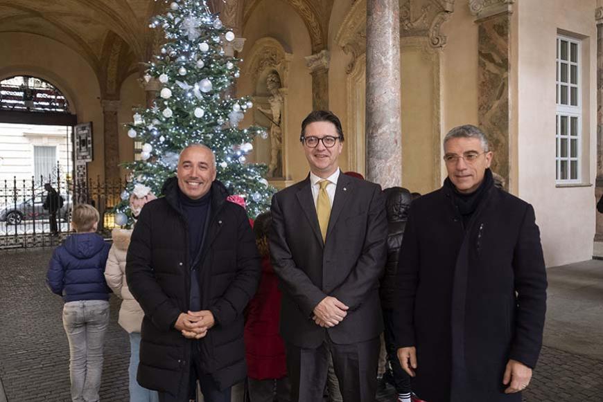 Accensione dell'albero di Natale 2024. Da sin. Carosso, Nicco, Ravetti