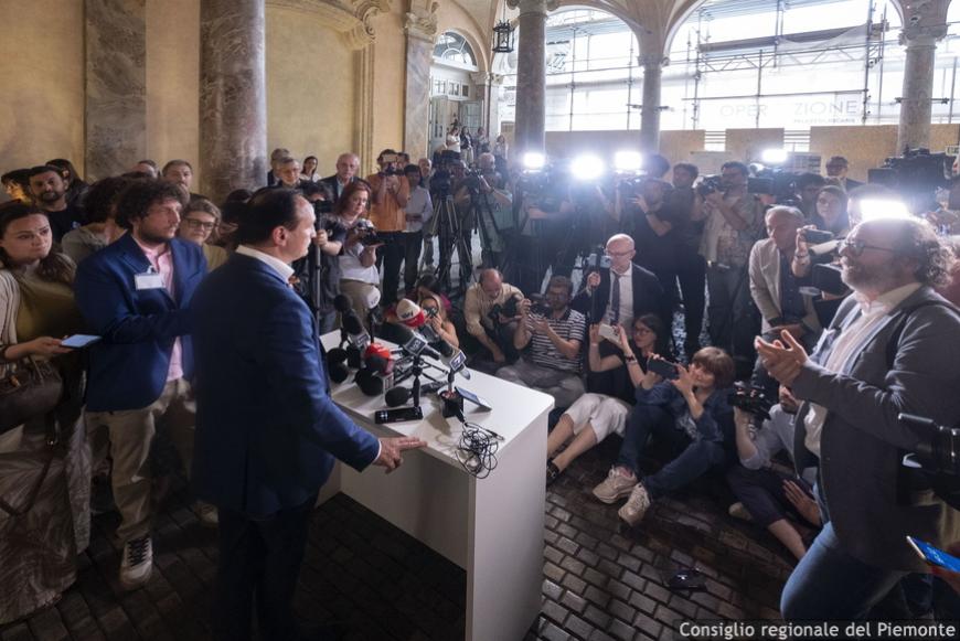 I giornalisti nell'atrio di Palazzo Lascaris il giorno delle elezioni 