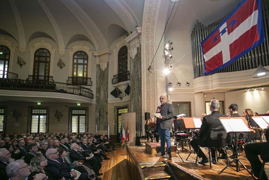 Il presidente Allasia sul palco del Conservatorio per i saluti istituzionali