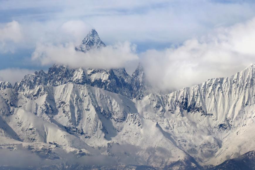 Vignale risponde a un'interrogazione di Marro (Avs) su monitoraggio del permafrost e prevenzione delle frane sul Monviso.