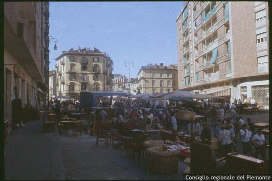 Via libera allo schema d’intesa tra Regione e Comune per il mercatino di via Carcano. 