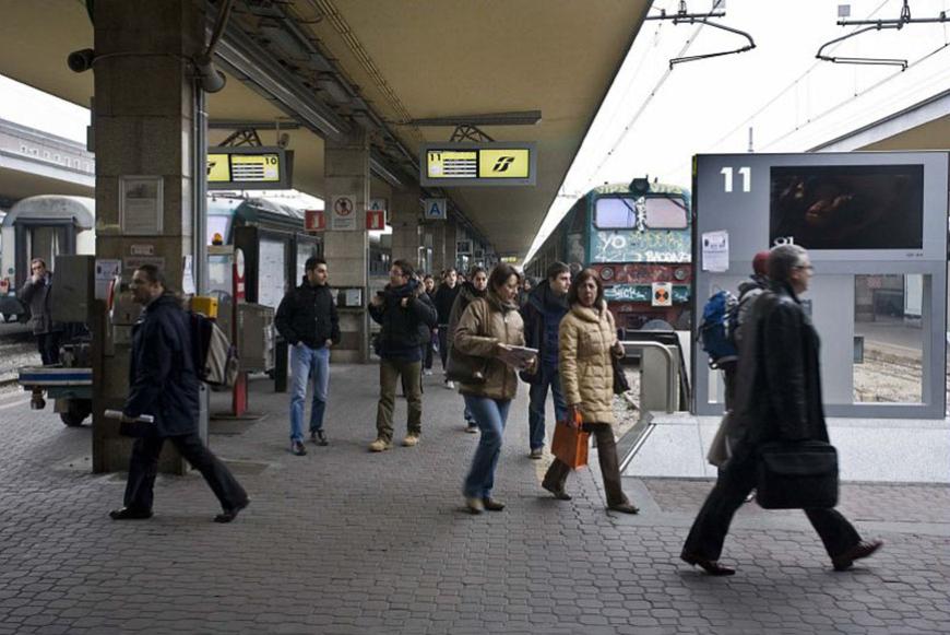 Pendolari alla stazione di Torino Porta Nuova