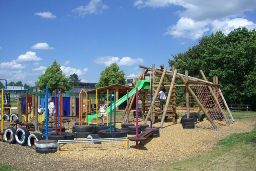 Area gioco bimbi in un parco